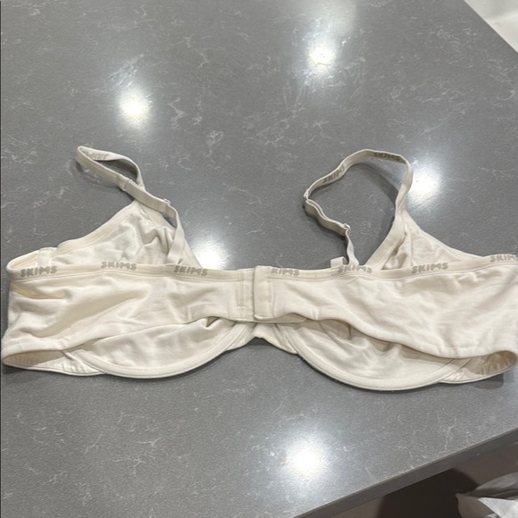 SKIMS Cream Underwire Bra with Adjustable Straps - Picture 3 of 4